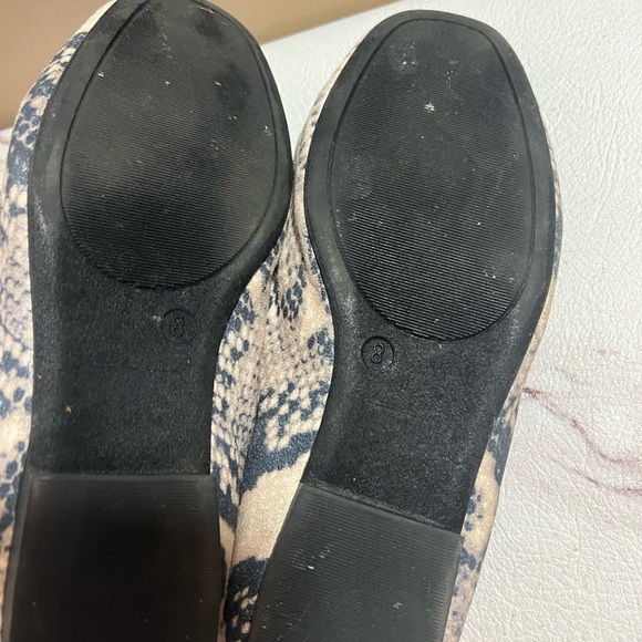 Journey + Crew Women’s 8  Slip On Flat Shoes Loafers Animal Print Comfort - Picture 9 of 10